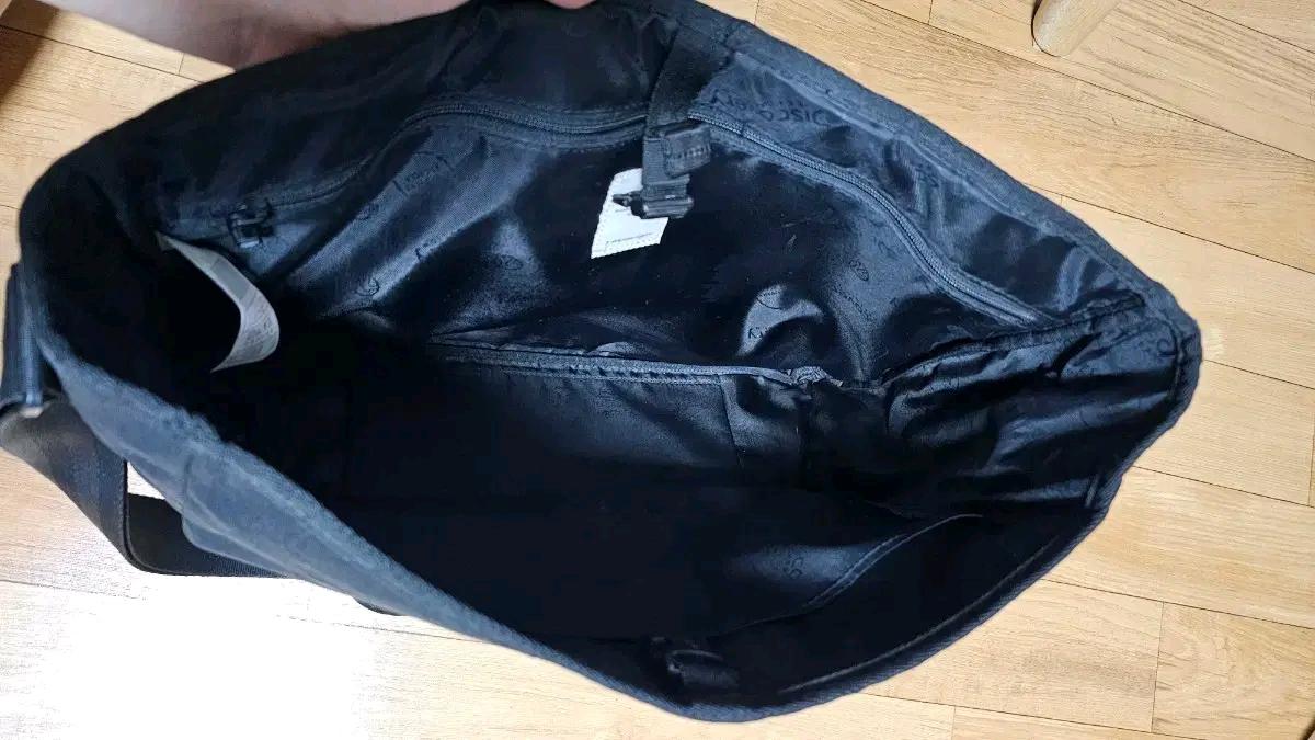 디스커버리 익스페디션 메신저백  8