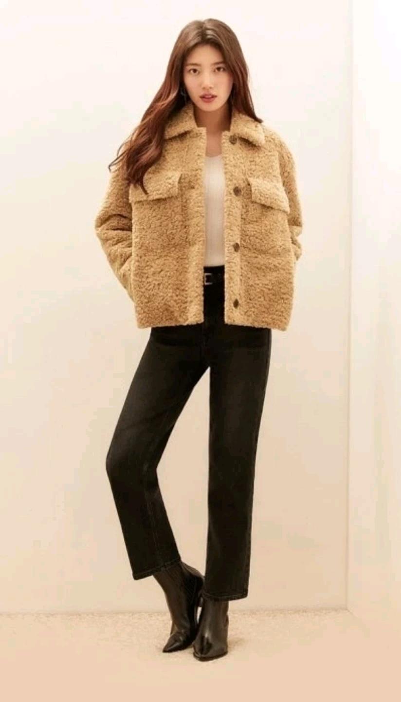 수지 Guess 뽀글이 자켓 베이지 2