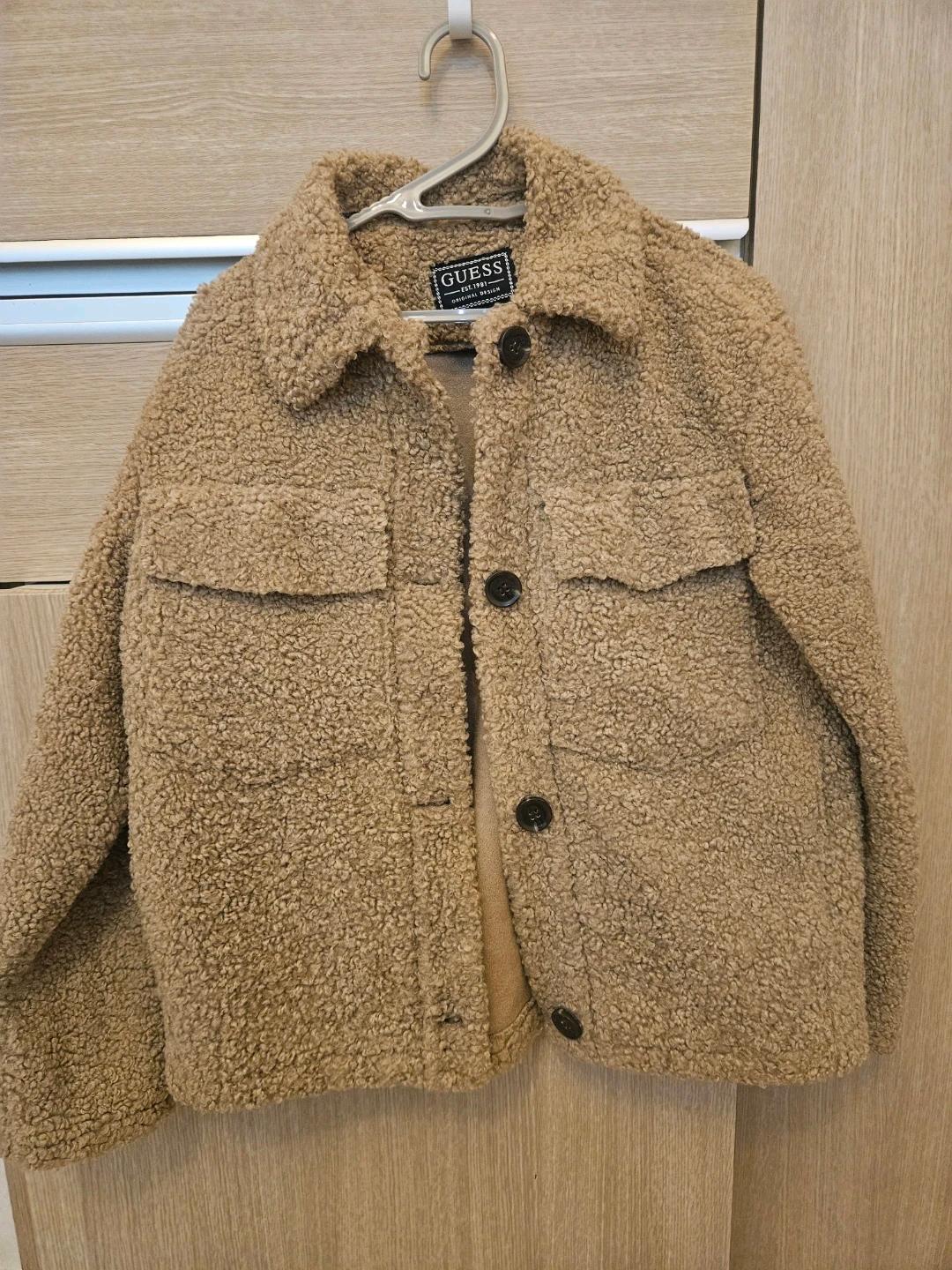 수지 Guess 뽀글이 자켓 베이지 3