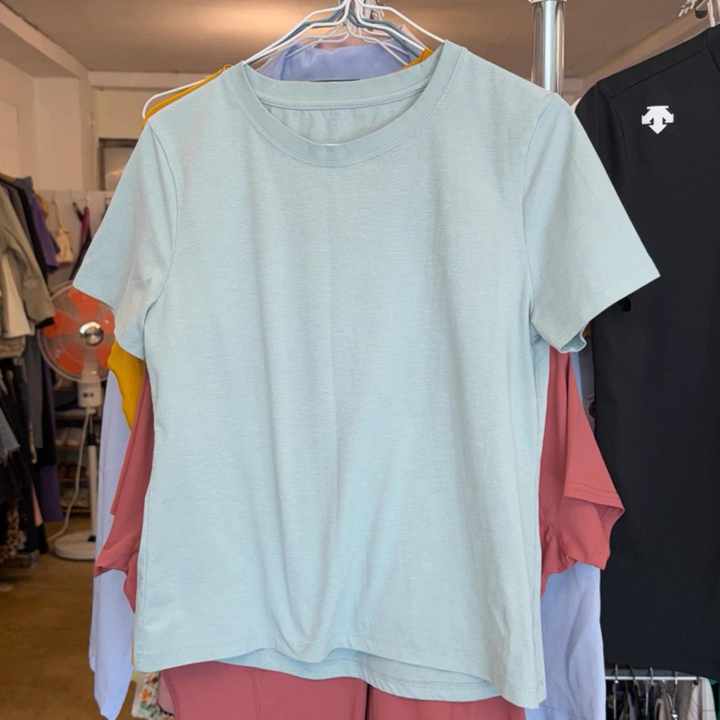 여름 데일리룩 민트색 반팔티셔츠 2