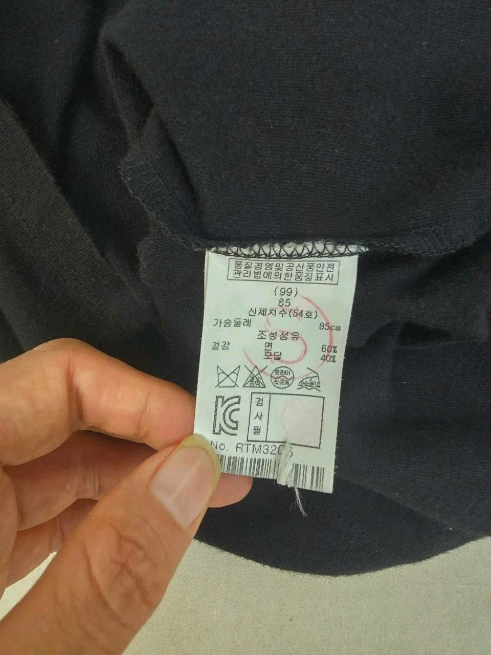 레니본 보석넥라인 날개소매 블라우스티 8