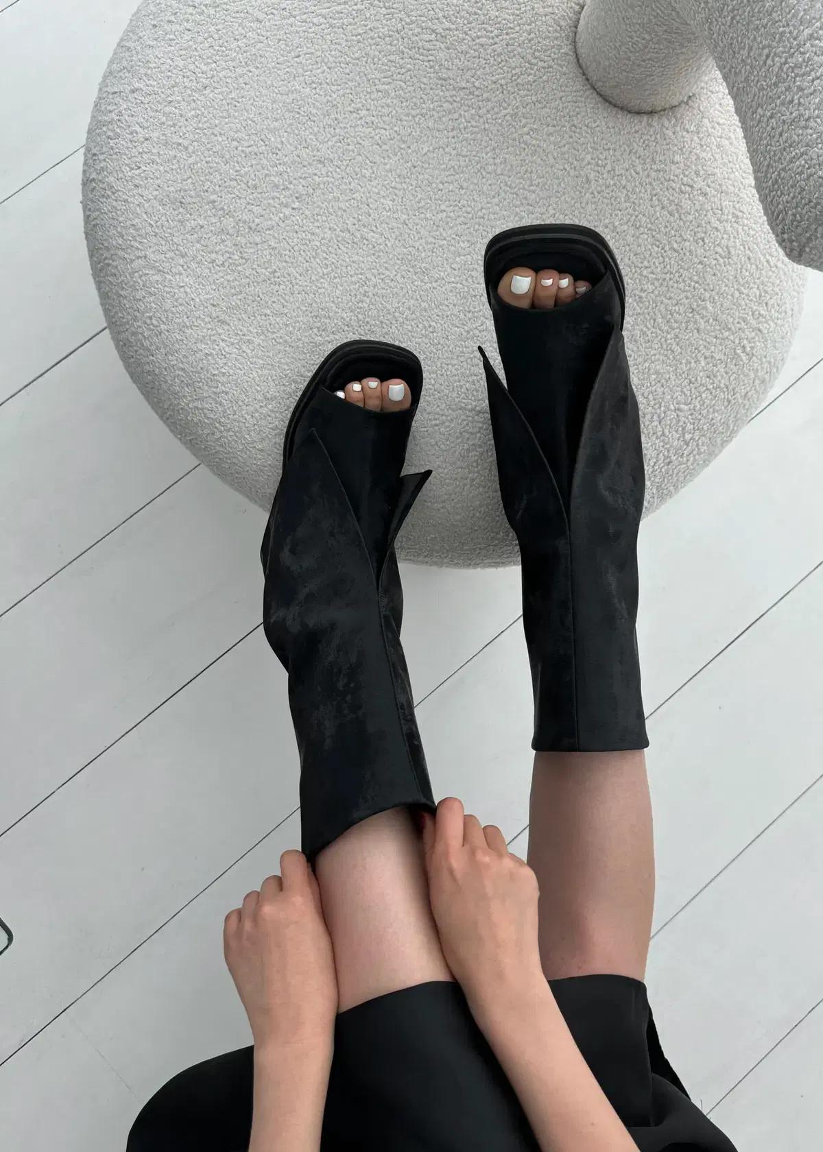 @360 폴드오버 4cm 오픈토 하프부츠 235 블랙무광-새상품 9