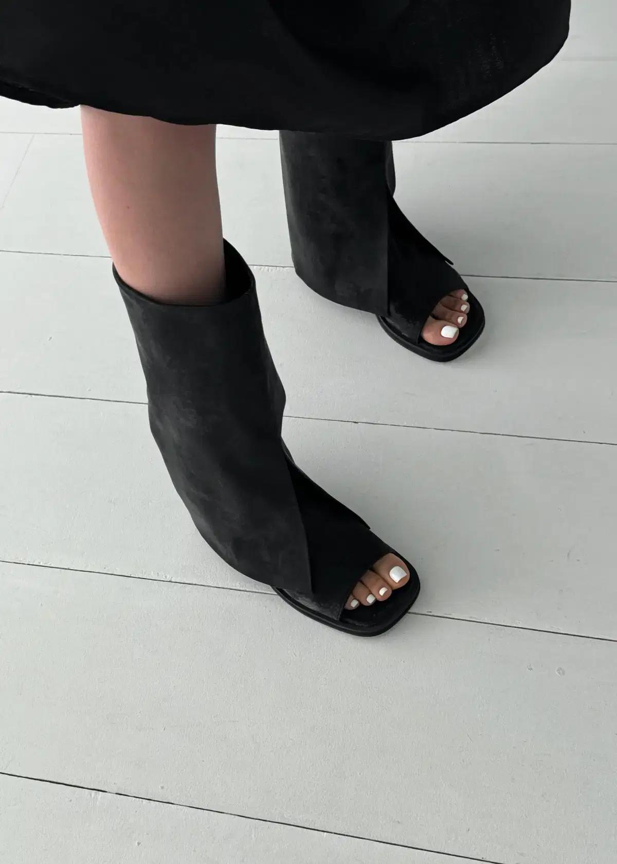 @360 폴드오버 4cm 오픈토 하프부츠 225 블랙무광-새상품 7