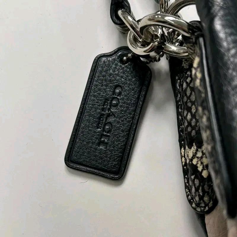 COACH 블랙 베이지 레더 숄더백 3
