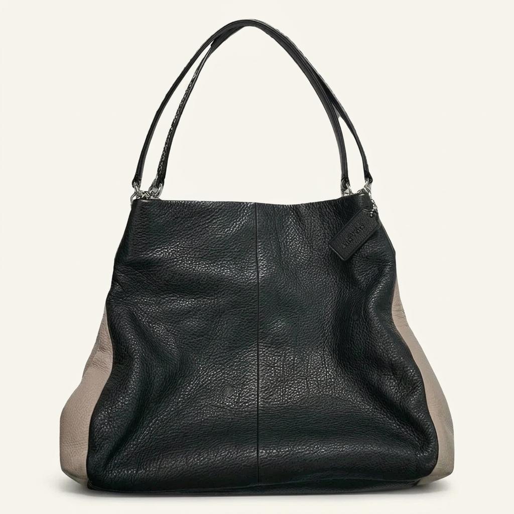 COACH 블랙 베이지 레더 숄더백 1