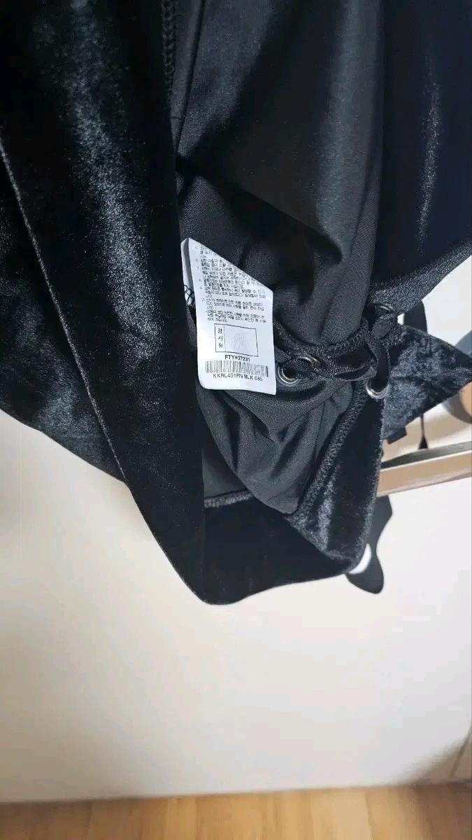 카파 벨벳 브이넥 롱슬리브 7