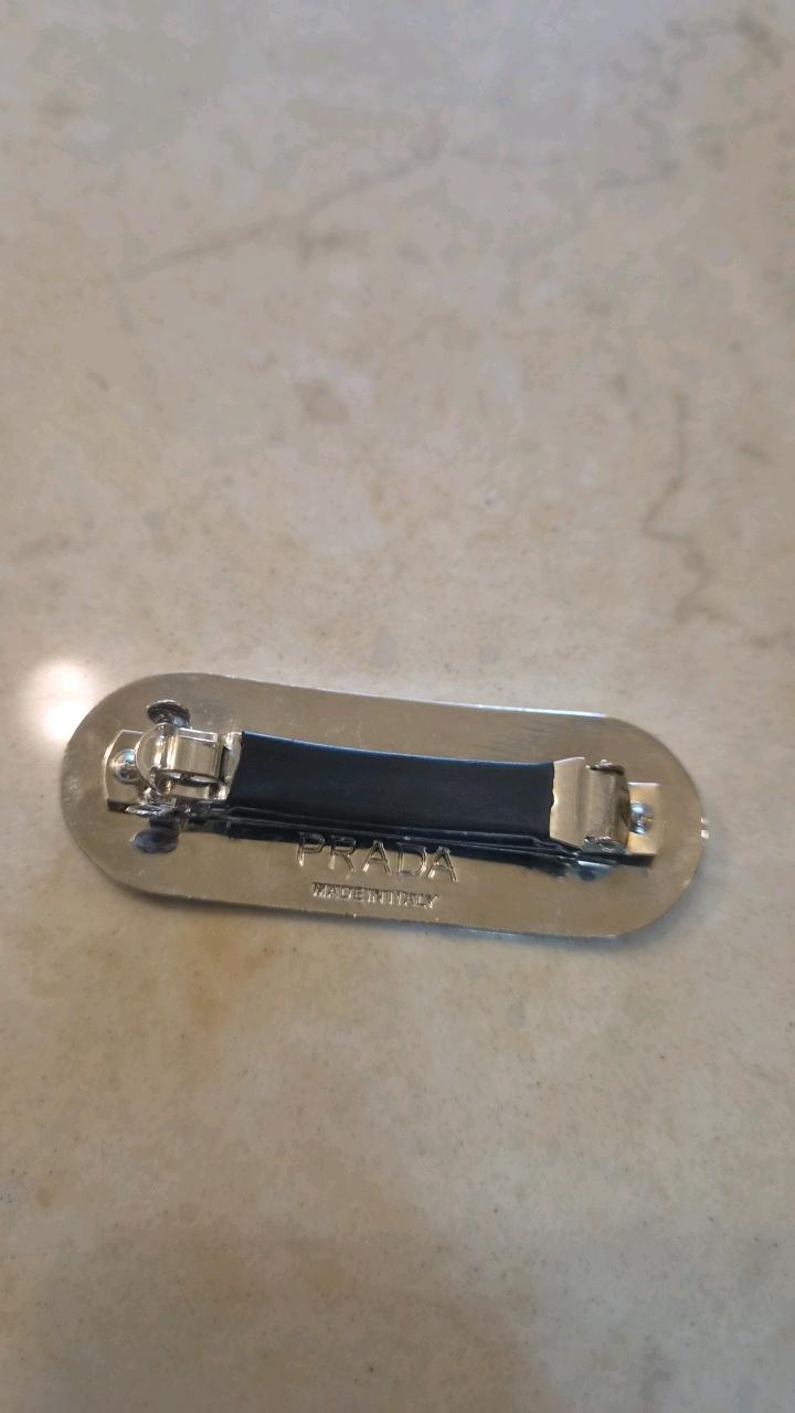 [PRADA] 프라다 로고 에나멜 헤어핀 블랙 4