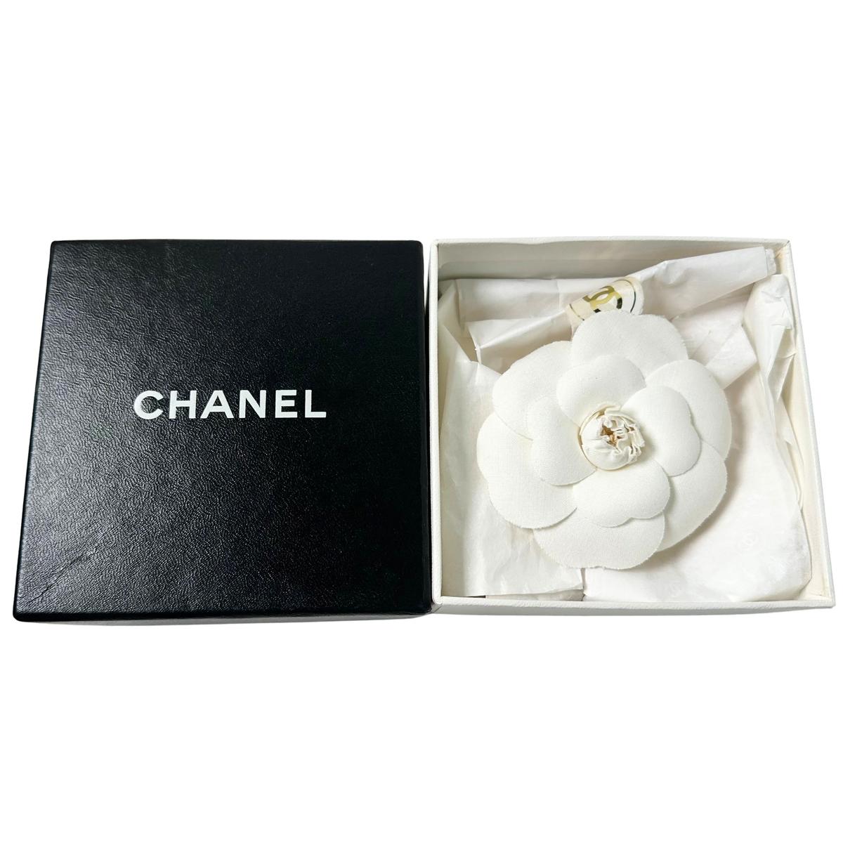 샤넬 카멜리아 화이트 코사지 브로치 6VCHA41454 2