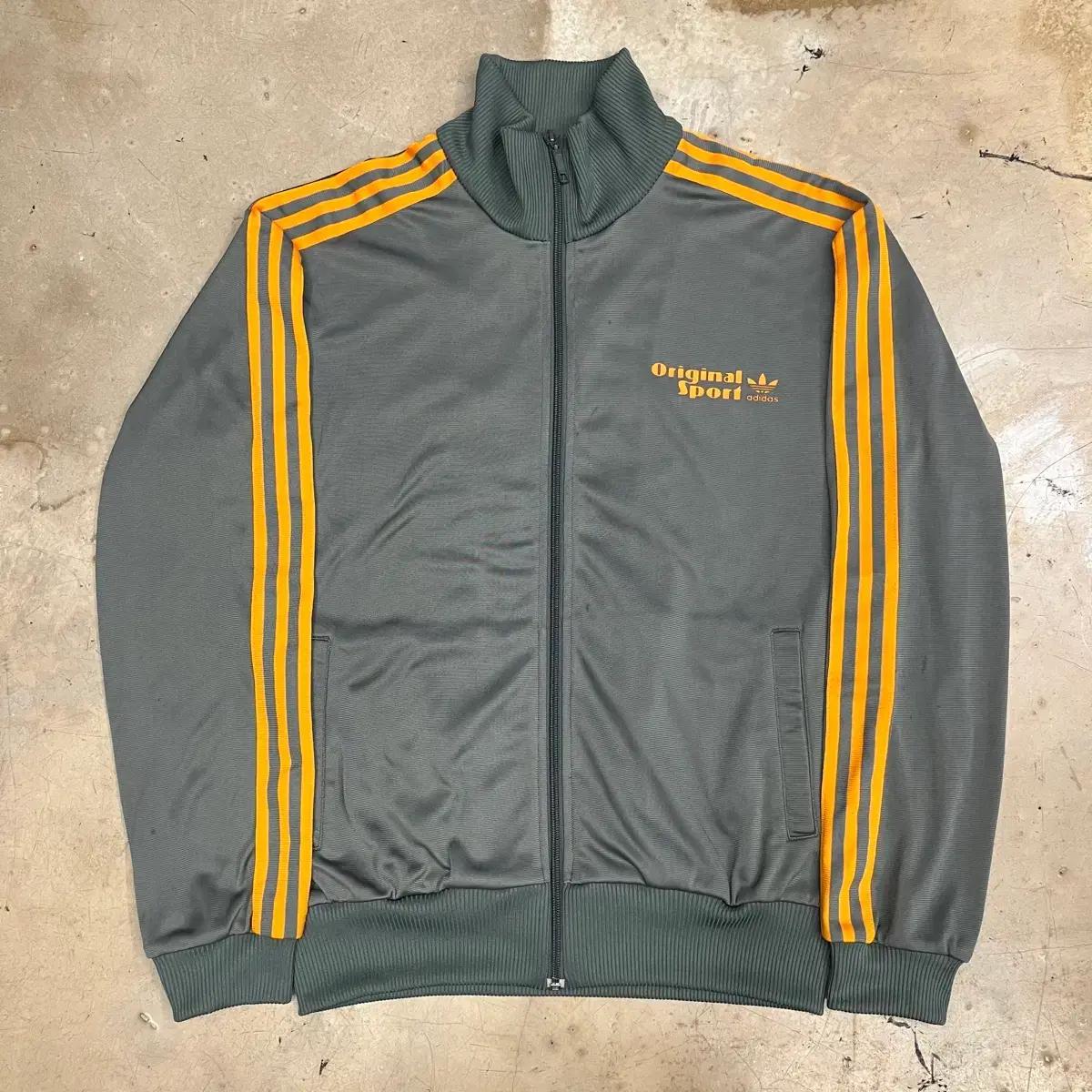 100 아디다스 오리지널 스포츠 카키 트랙탑 3