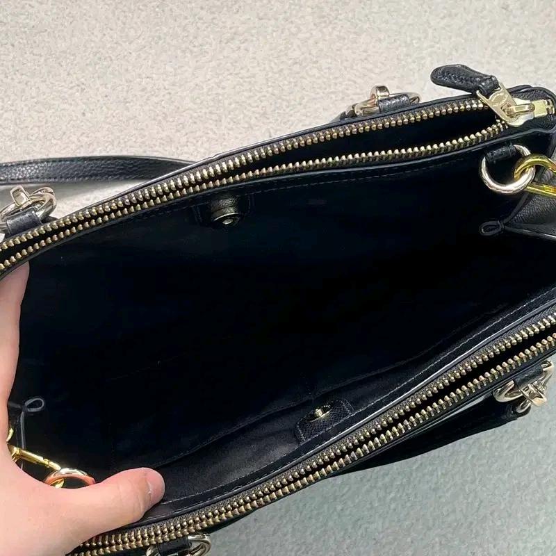 COACH 캐리올 토트백 10