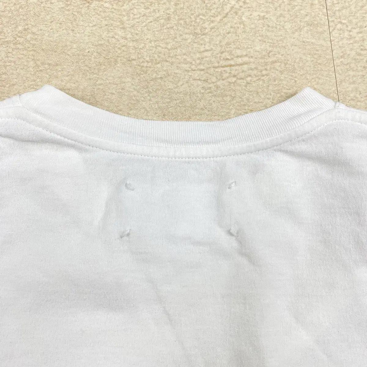 메종마르지엘라 디테일 화이트 하프 티 (103) 5