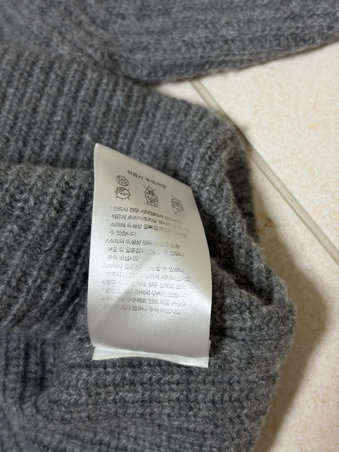 무신사 스탠다드 그레이(차콜) 브이넥 니트 7