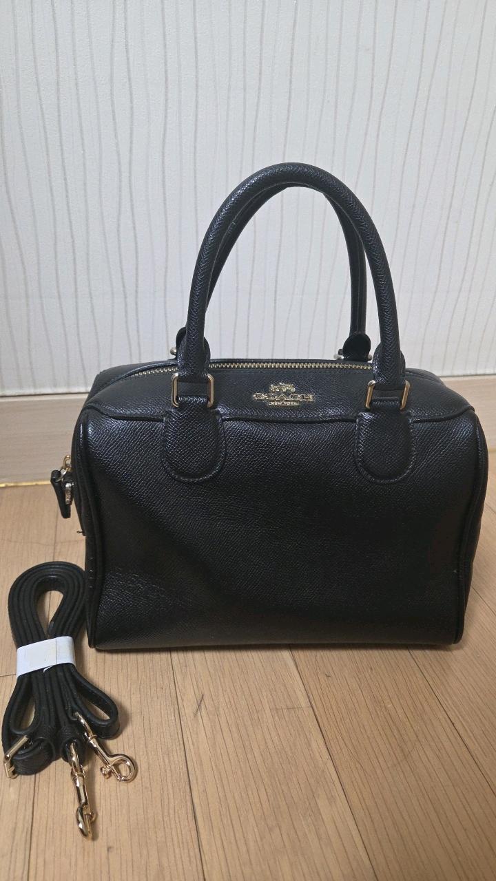 코치 가죽 사첼백 블랙 미니 토트백 2