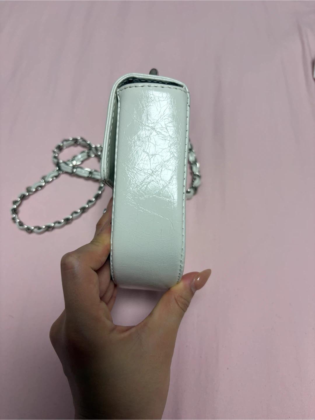 카디널레드 멍크백 화이트 5