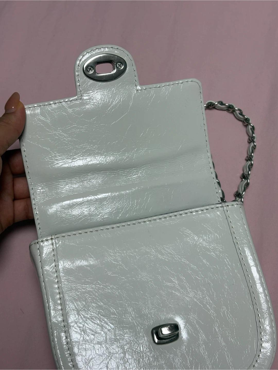 카디널레드 멍크백 화이트 10