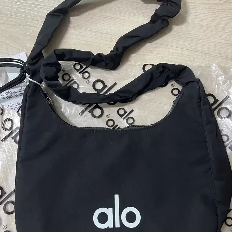 알로 ALO 블랙 숄더백 2