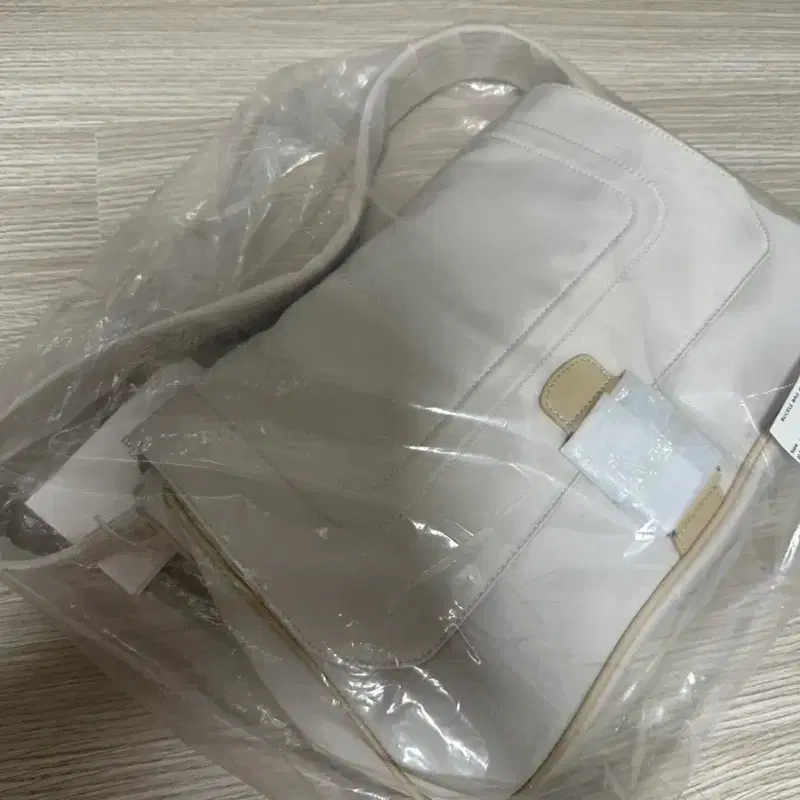 마땡킴 가방 버클백 화이트 / 베이지 미사용 4