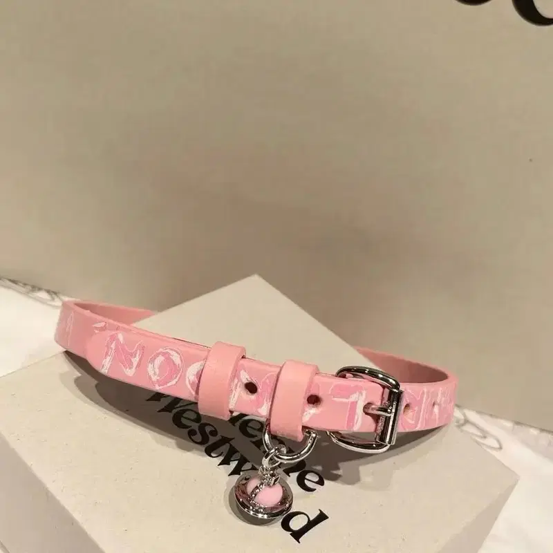 미사용 비비안 웨스트우드 핑크 레터링 새턴 팔찌 3