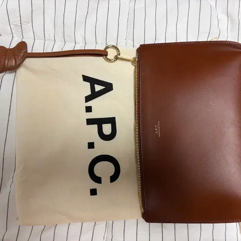 a.p.c. 아페쎄 클러치+앤더 키링 5