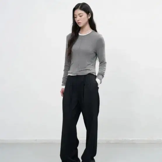 제너럴아이디어 소프트 라운드넥 핀턱 티셔츠 2