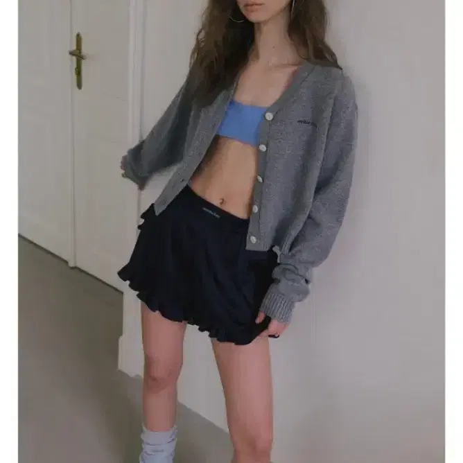오버듀플레어 FRILL SATIN SHORTS_NAVY 3