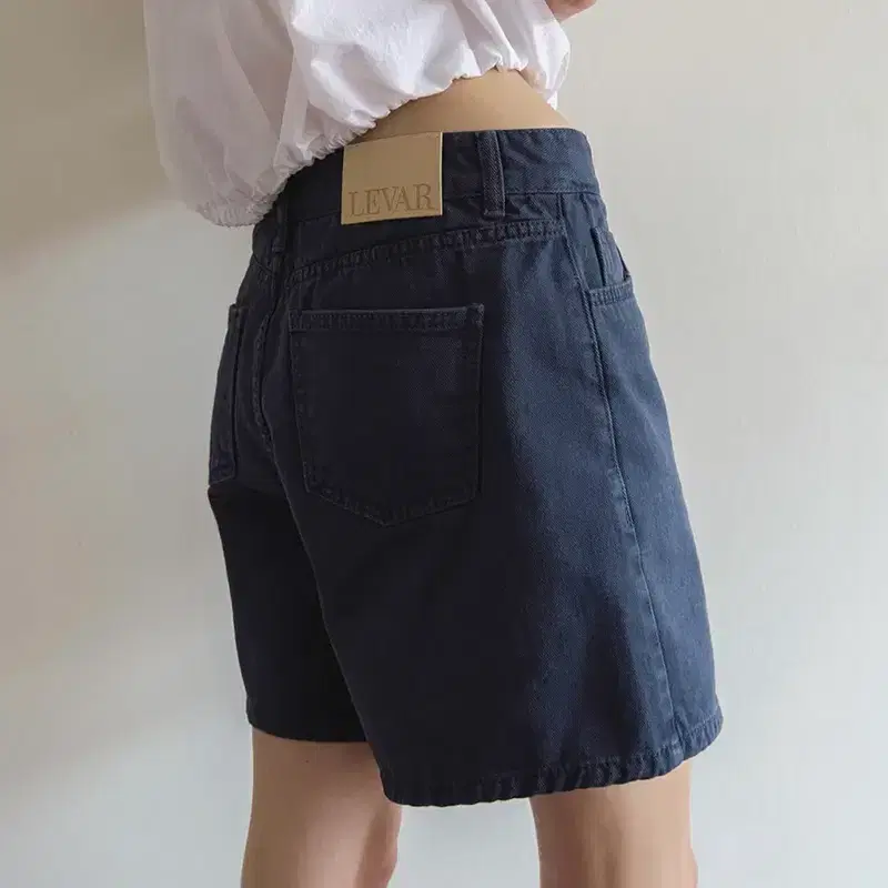 (르바) Classic Staple Denim Shorts - Stone Navy 4