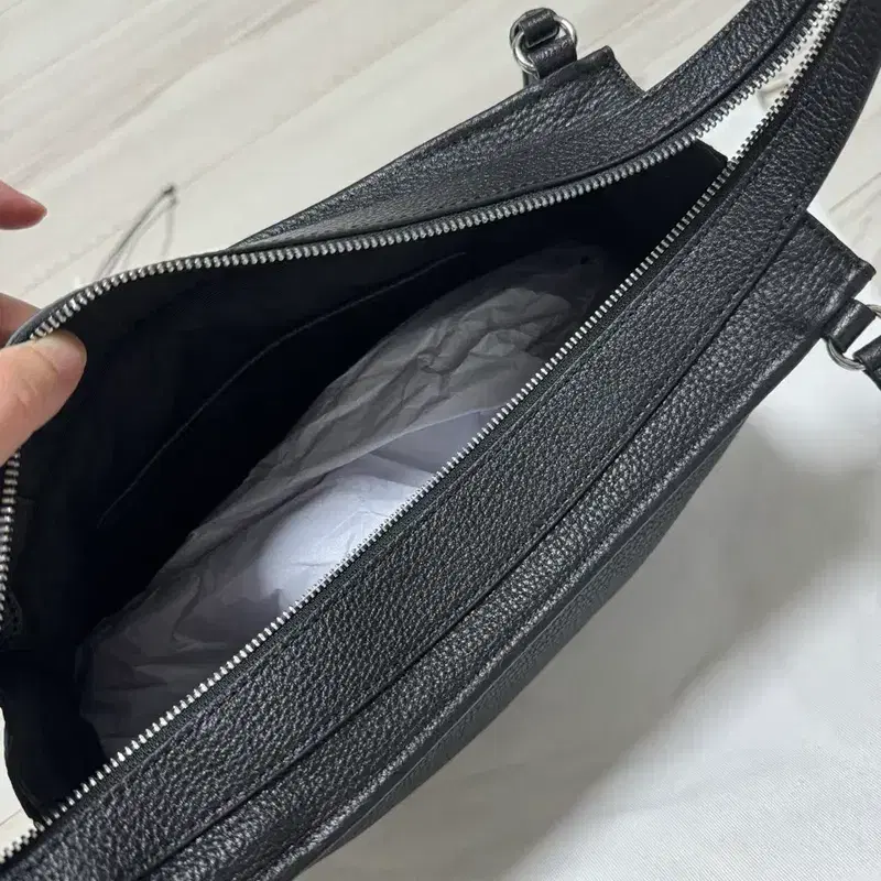 루에브르 바인 숄더백 미디움 블랙 6