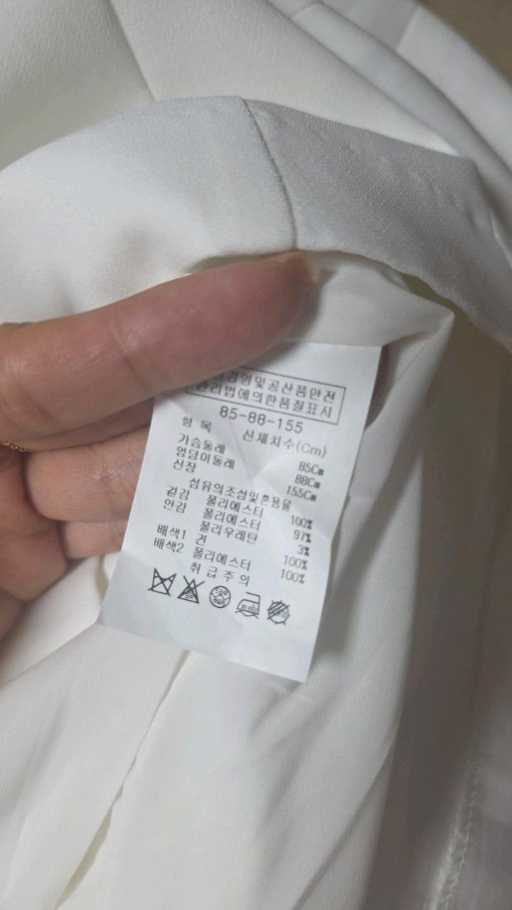 지고트 화이트 펀칭 배색 프릴 원피스 3