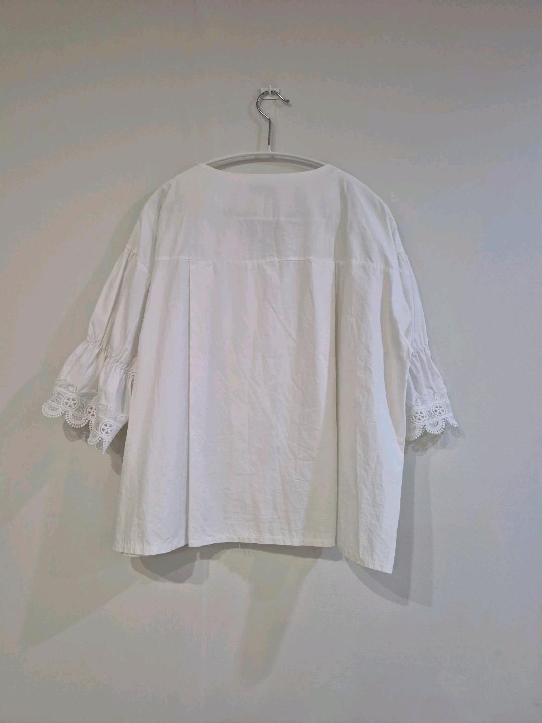 레코브(L'ECCOVE) 레이스 펀칭 자수 앤틱 단추 블라우스 10