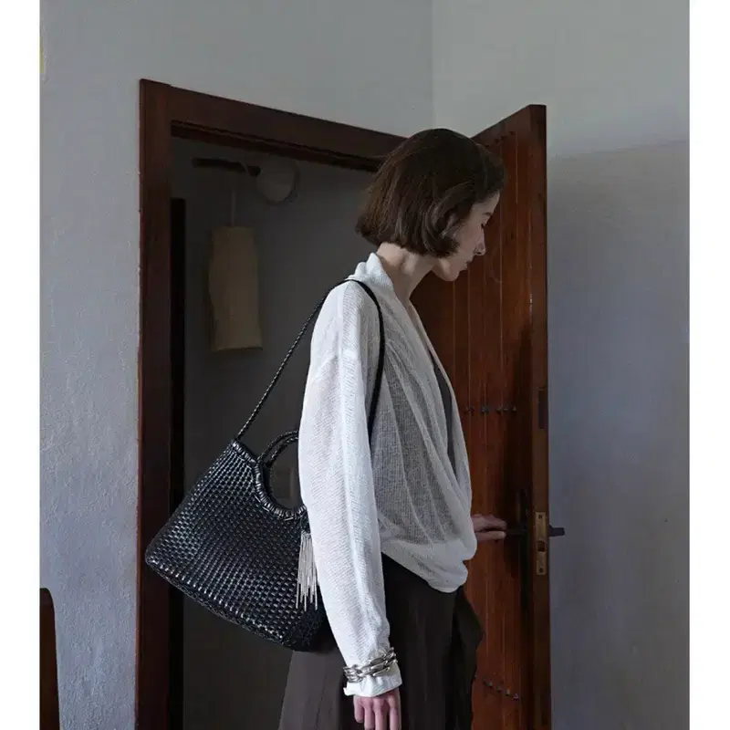 루에브르 쿠브 숄더 미디엄 백 블랙 4