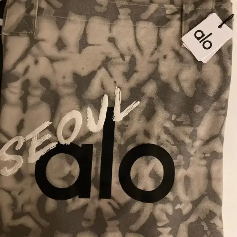 한정판 ALO 알로 요가 가방 토트백 카모 서울에디션 2