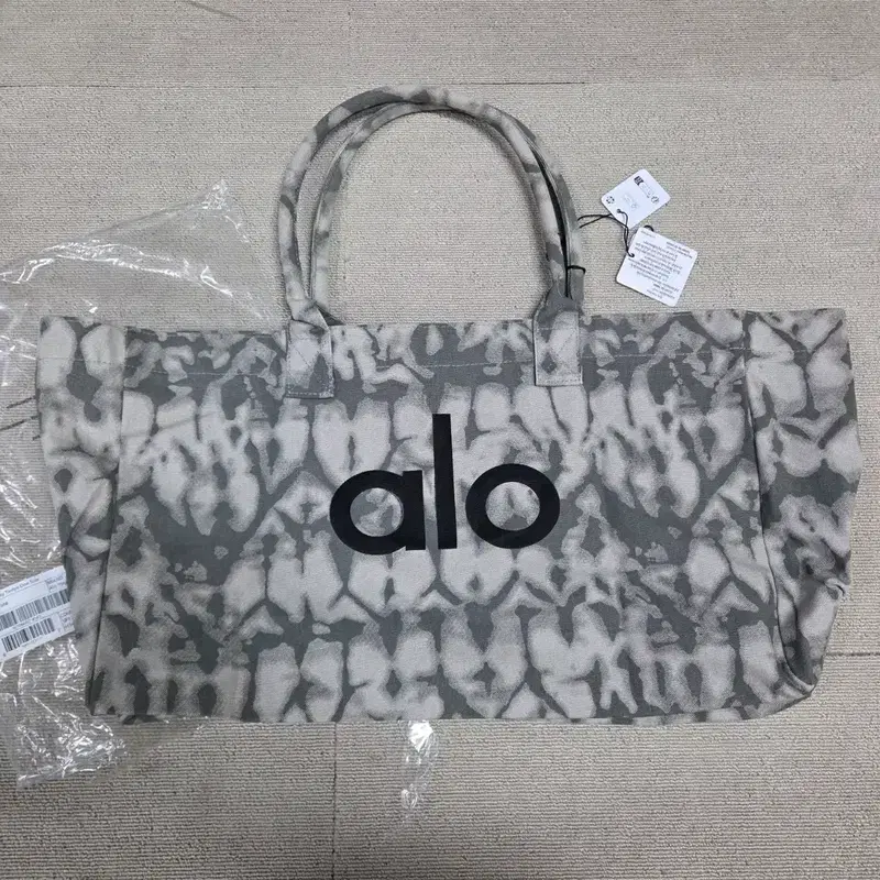 한정판 ALO 알로 요가 가방 토트백 카모 서울에디션 4