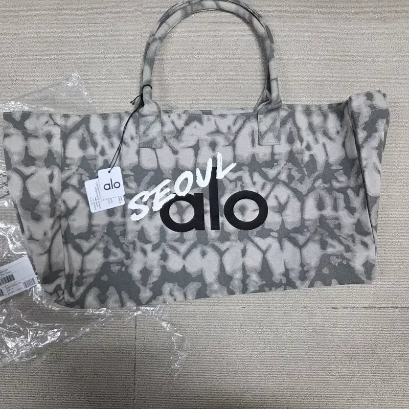 한정판 ALO 알로 요가 가방 토트백 카모 서울에디션 3