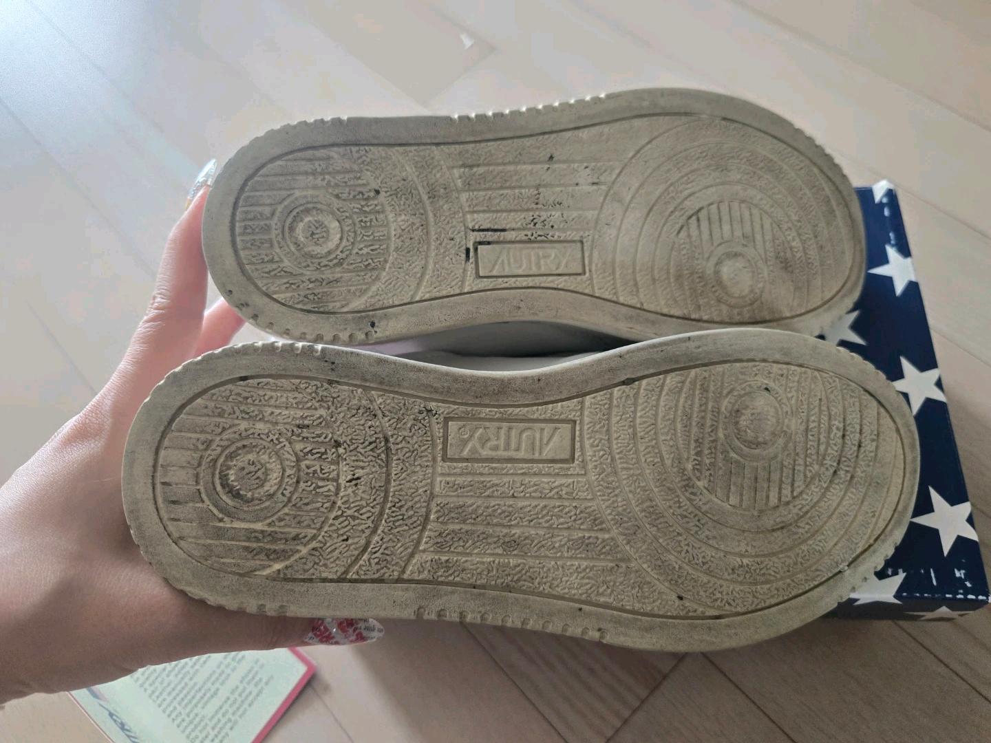 오트리 메달리스트 화이트/레드 36사이즈 6
