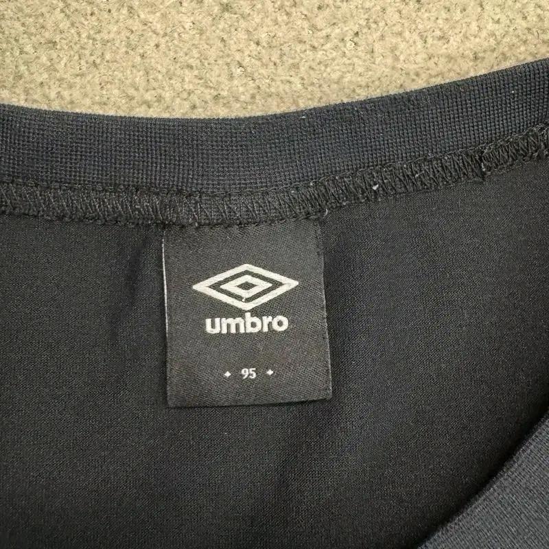 UMBRO 그래픽 로고 반팔 티 M 4