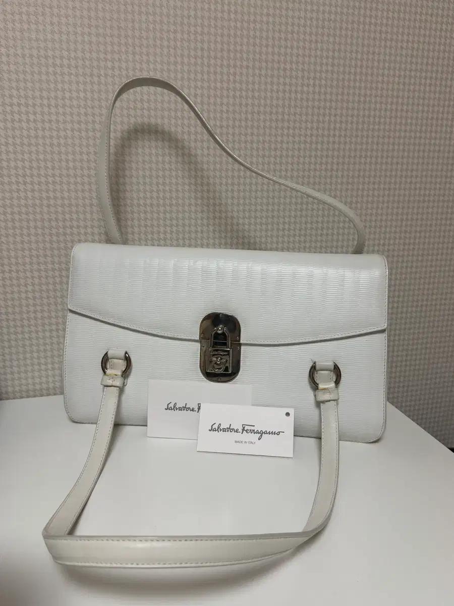 페레가모 빈티지 숄더백 2