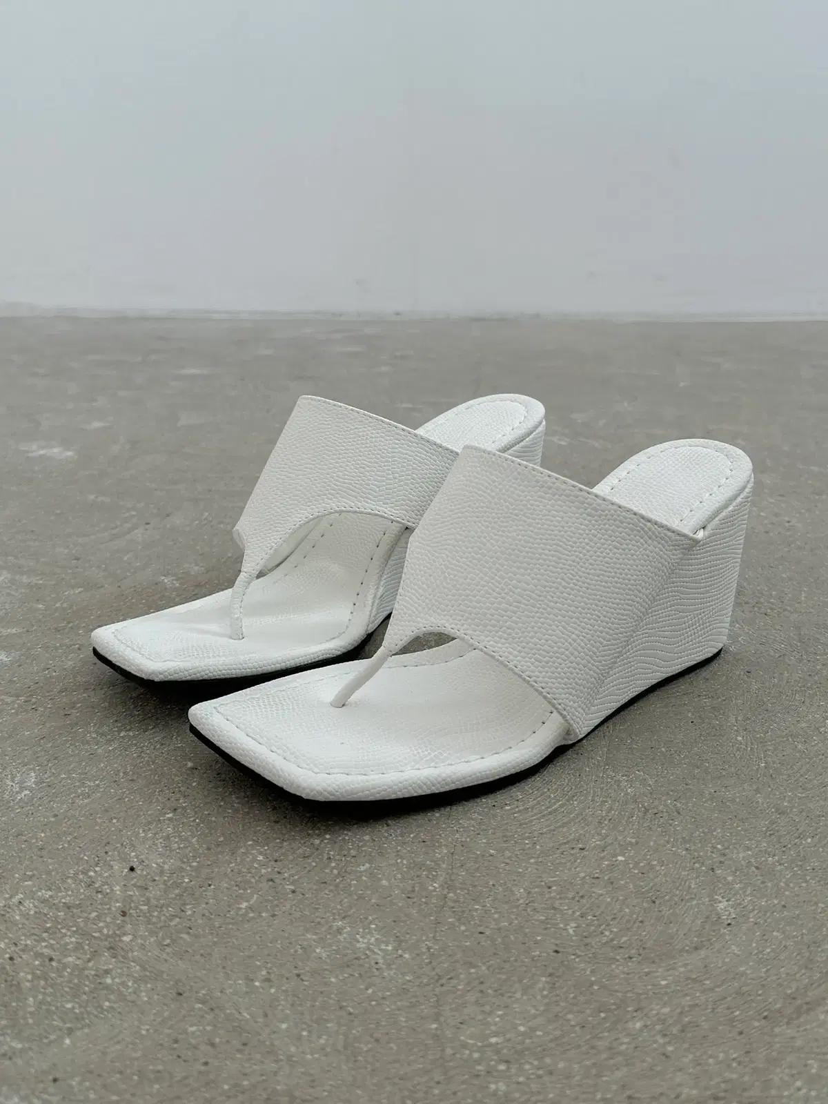 @9474 화이트 240 웨지 뮬 8cm 쪼리 샌들-새상품 2