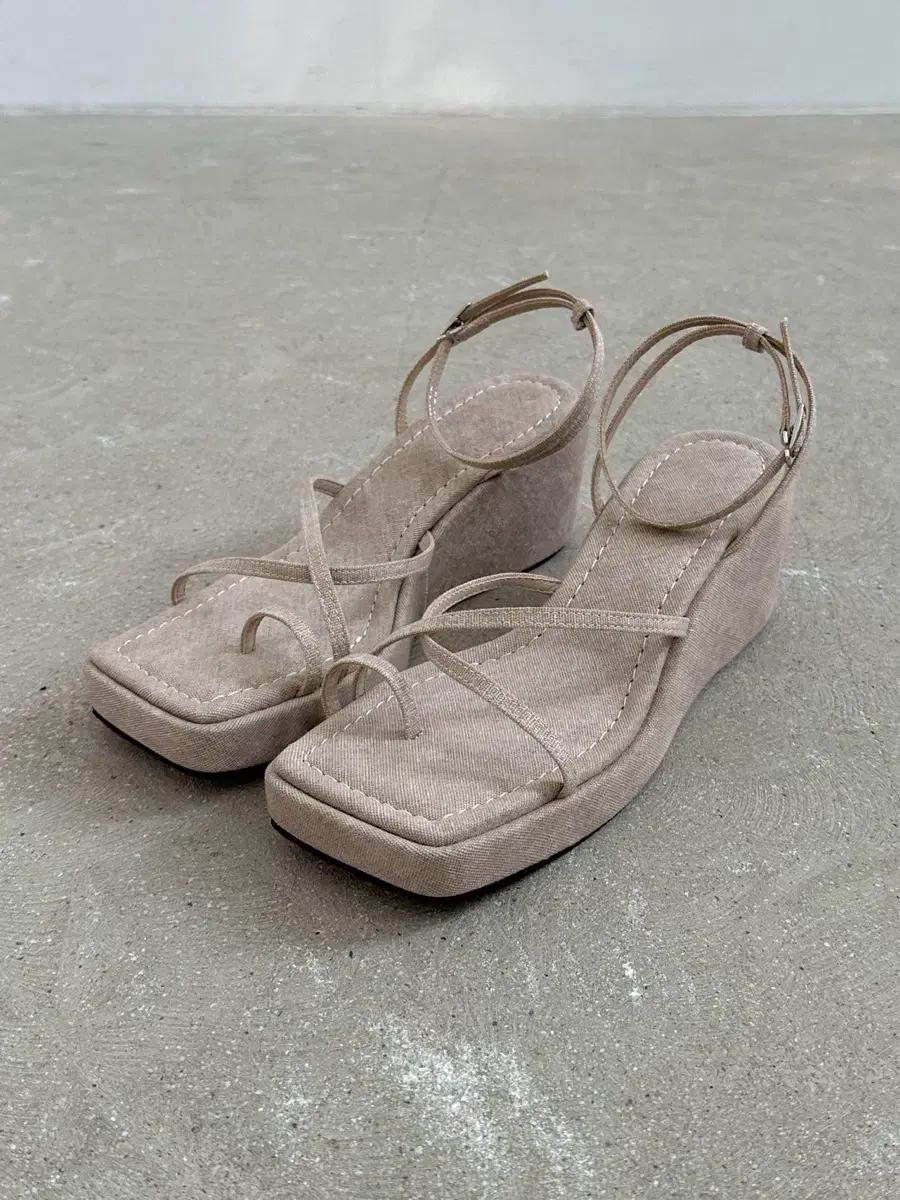 @354 베이지 235 웨지 플랫폼 7cm 린넨 쪼리 샌들-새상품 2