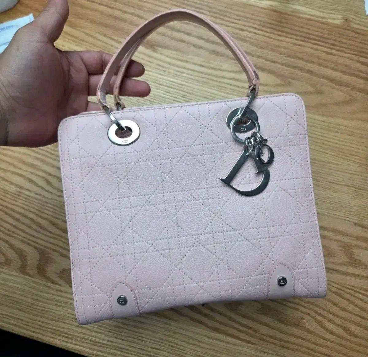 디올 Lady Dior 백 2