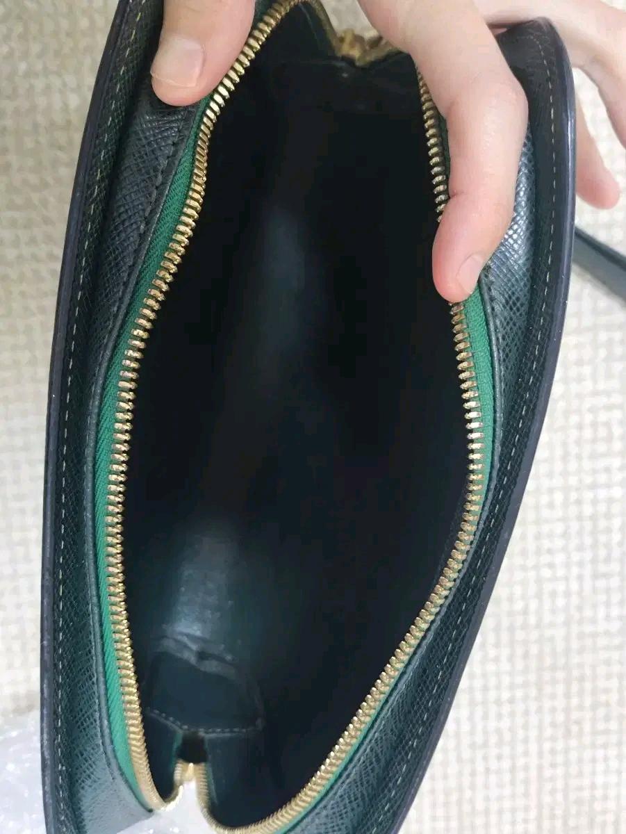 루이비통 타이가 바이칼 클러치백 7