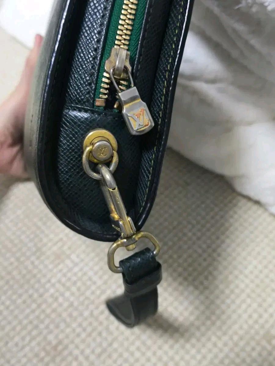 루이비통 타이가 바이칼 클러치백 5