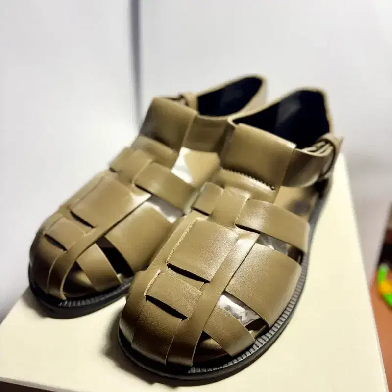 low classic 여성샌들 38 1/2 2