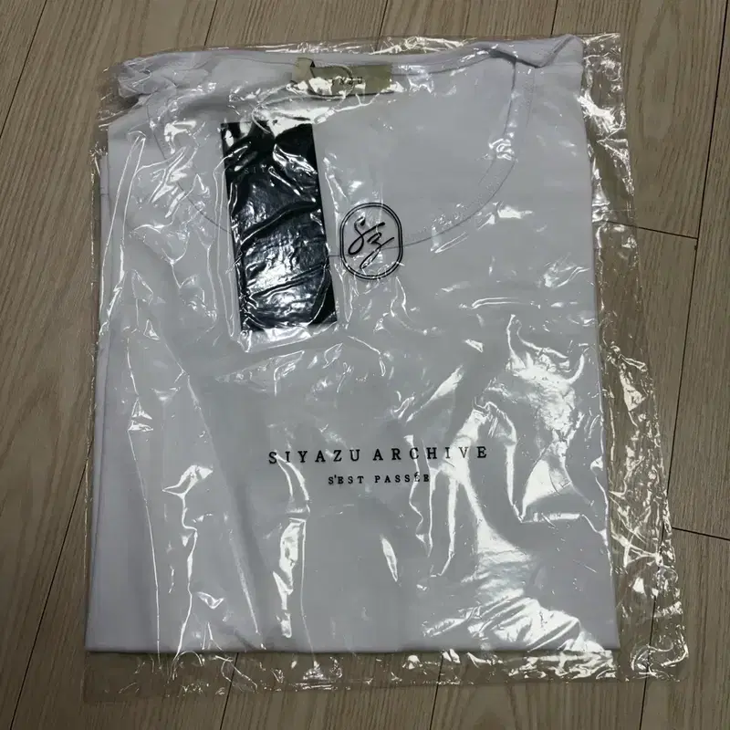 [시야쥬] U넥 티셔츠 화이트 새상품 3