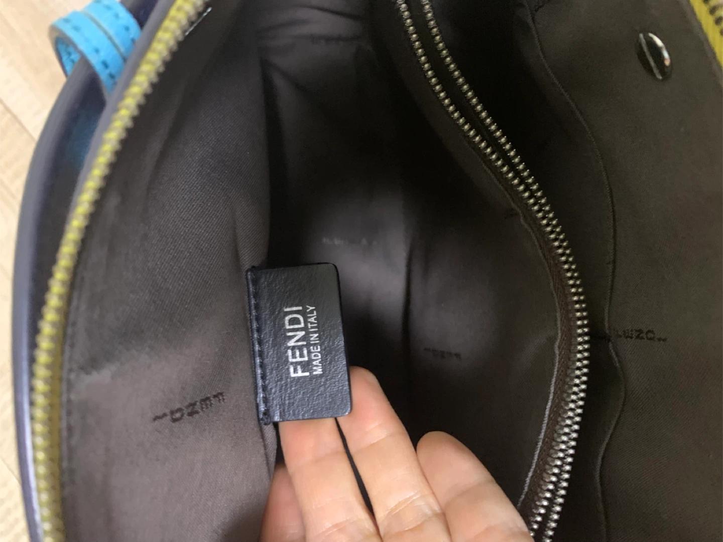 펜디 바이더웨이 가방 버건디. 정품 10