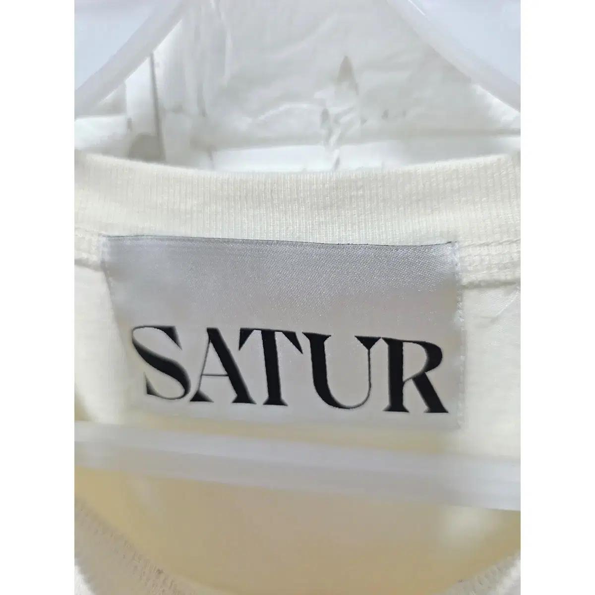 XL 세터 SATUR 아이보리 반팔 티 E373 3