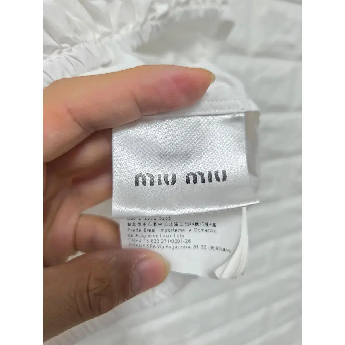 M 미우미우 MIUMIU 화이트 메쉬 레이스 프릴 크롭 블라우스 D780 3