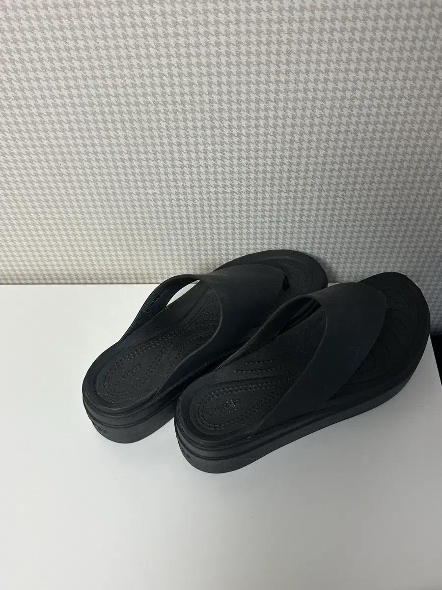 크록스 통굽 쪼리 (W7) 3