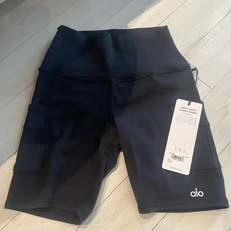 Alo Yoga 하이웨이스트 카고 쇼츠 블랙 XS 새상품 4