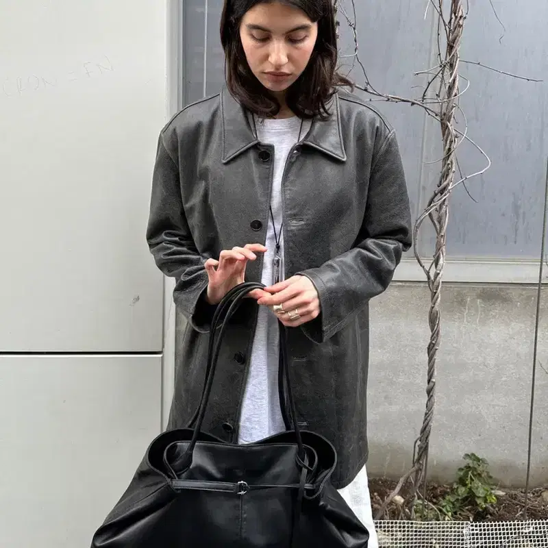 (새상품) (택O) 로우클래식 haricot bag (레더 블랙) 3