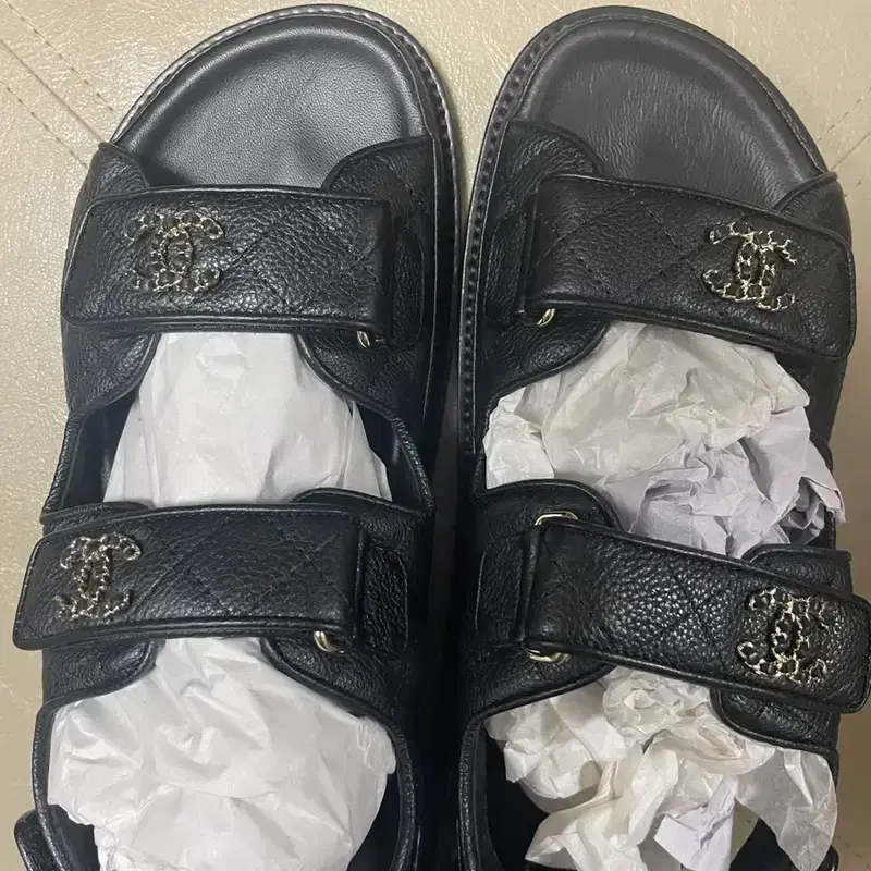 샤넬 벨크로샌들 38 4